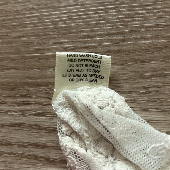 Love stitch Floral Cover up - Picture 7 of 7